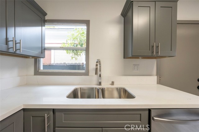 532 W 5th Street, Long Beach CA: https://media.crmls.org/medias/570353b4-a7fe-40f1-a156-cc4d70545295.jpg