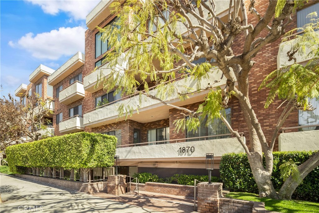 1870 Veteran Avenue #101