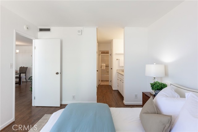 1750 E Ocean Boulevard, Long Beach CA: https://media.crmls.org/medias/57045b3e-7173-4928-81e3-349de3311578.jpg