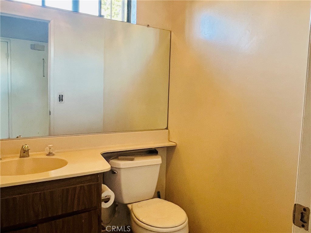 https://media.crmls.org/medias/57050f09-bb2f-4d03-a746-6d1711ad0a84.jpg?preset=X-Large