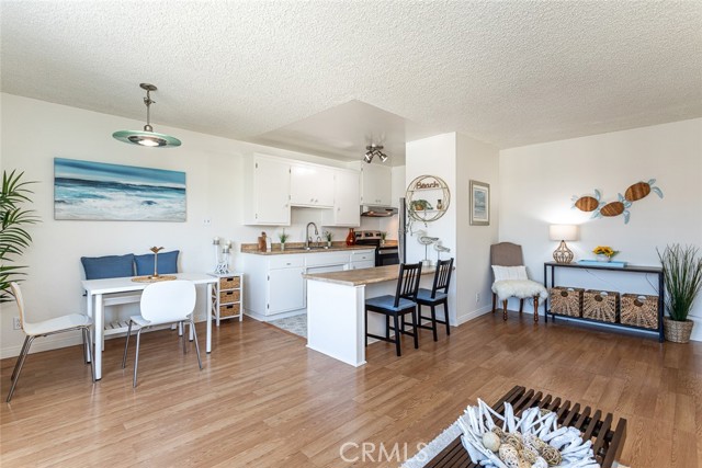 250 Linden Avenue, Long Beach CA: https://media.crmls.org/medias/57052d6f-f69c-4fcd-8da9-17fe217316b5.jpg