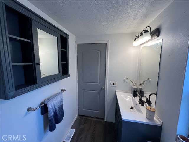 4047 Foothill Drive, Lucerne CA: https://media.crmls.org/medias/5705488f-7994-4112-886b-62c57b240bff.jpg