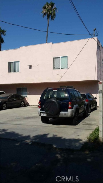 6047 Woodman Avenue photo 5