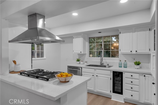Detail Gallery Image 11 of 48 For 19261 Brae, Santa Ana,  CA 92705 - 4 Beds | 2 Baths