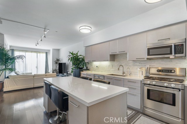 Detail Gallery Image 4 of 25 For 1817 Prosser Ave #503,  Los Angeles,  CA 90025 - 2 Beds | 2 Baths