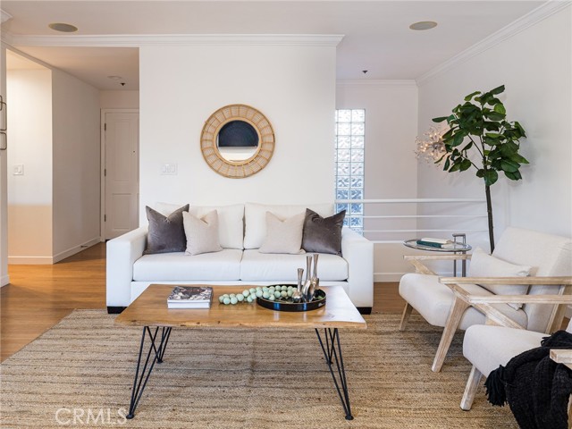 Detail Gallery Image 7 of 37 For 10664 Wilkins Ave #202,  Los Angeles,  CA 90024 - 2 Beds | 2/1 Baths