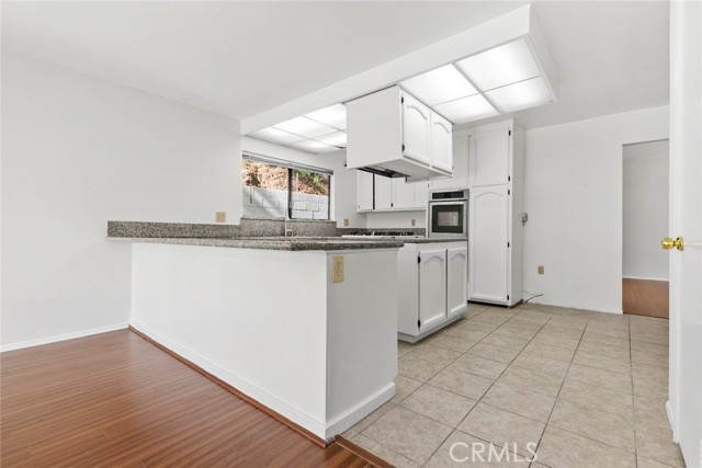 Detail Gallery Image 21 of 66 For 1321 Greenbriar, Glendale,  CA 91207 - 4 Beds | 3/1 Baths
