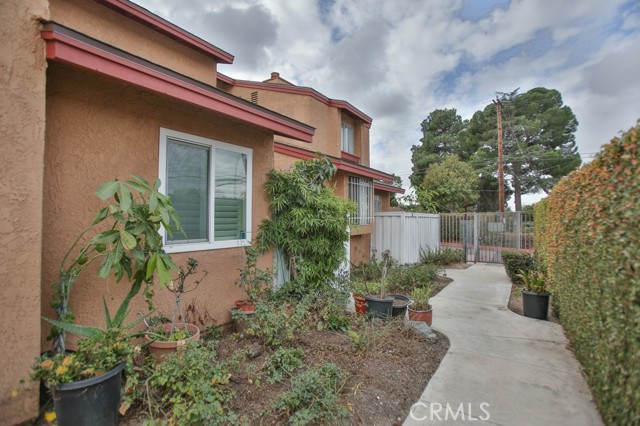 Detail Gallery Image 5 of 30 For 3900 W Hazard Ave #B,  Santa Ana,  CA 92703 - 2 Beds | 2/1 Baths