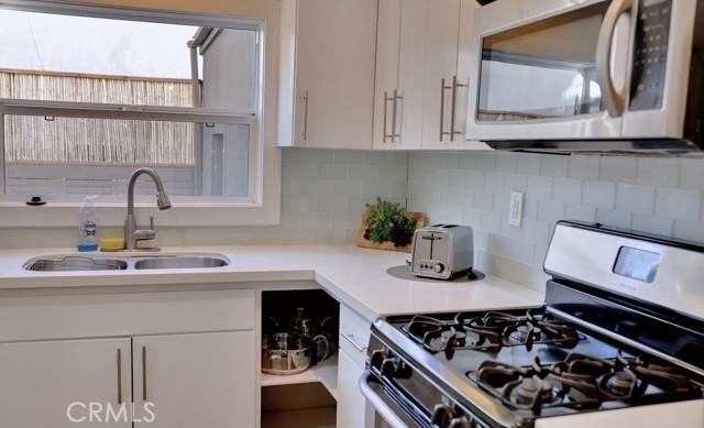 Detail Gallery Image 9 of 21 For 5150 Romaine St, Los Angeles,  CA 90029 - 3 Beds | 2 Baths