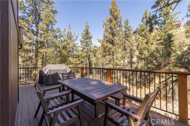 Detail Gallery Image 8 of 53 For 42518 Gold Rush Dr, Big Bear Lake,  CA 92315 - 5 Beds | 6/2 Baths