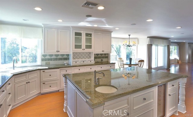 24944 JIM BRIDGER Road, Hidden Hills CA: https://media.crmls.org/medias/570744d7-e968-4ac6-8729-2d0249c64023.jpg