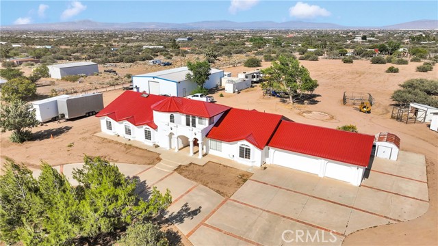8381 White Road, Phelan CA: https://media.crmls.org/medias/570844c1-bb9b-418d-9625-bdf35ca89ce4.jpg