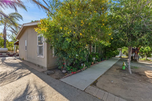 27679 Junipero Road, Menifee CA: https://media.crmls.org/medias/5708e952-8c55-4da2-948d-5ac0d24d5a58.jpg