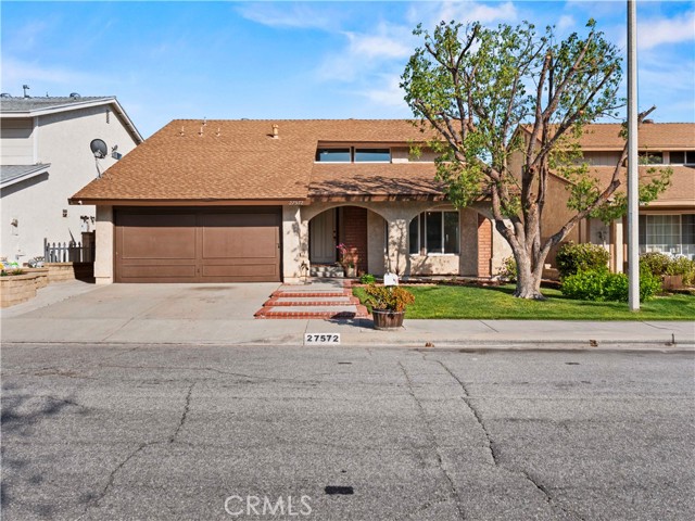 27572 Caraway Lane, Saugus CA: https://media.crmls.org/medias/570a1090-5ddd-454f-89a7-8ad951bd5602.jpg