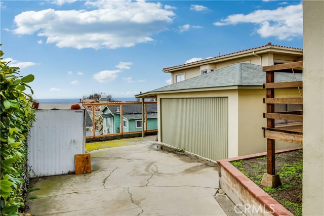 703 Lucia Avenue, Redondo Beach, California 90277, 2 Bedrooms Bedrooms, ,1 BathroomBathrooms,Residential,Sold,Lucia,SB17025295