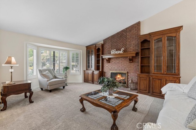 6641 Hawarden Drive, Riverside CA: https://media.crmls.org/medias/570a9b58-402c-415f-bbd9-eb59498d9974.jpg