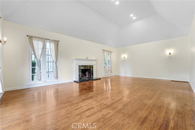 816 S Longwood, Los Angeles CA: https://media.crmls.org/medias/570aa888-d40a-4d54-b539-77acf53594bf.jpg