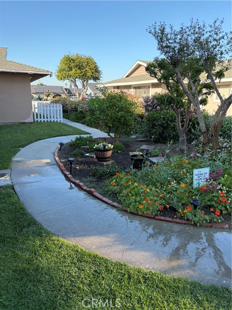 Detail Gallery Image 2 of 14 For 7112 Heil, Huntington Beach,  CA 92647 - 2 Beds | 2 Baths