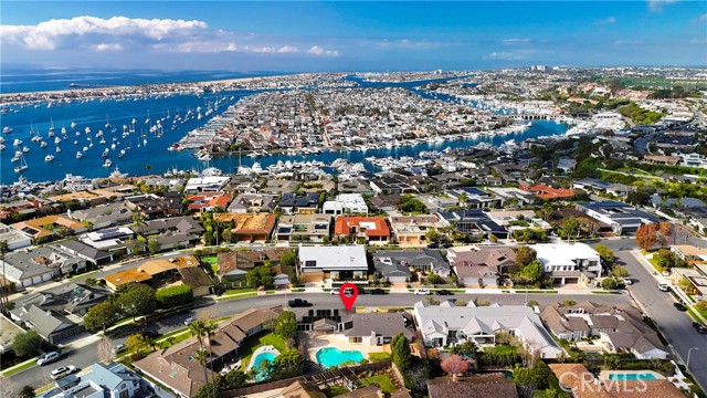 Detail Gallery Image 2 of 38 For 1820 Tahuna, Corona Del Mar,  CA 92625 - 5 Beds | 5 Baths