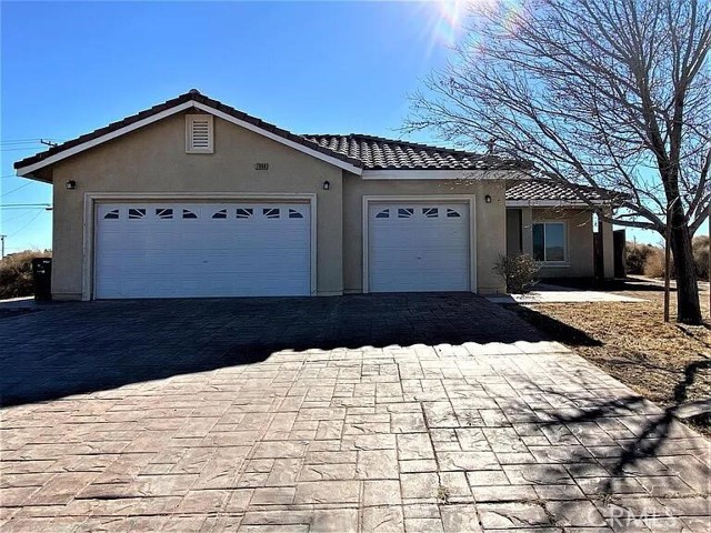 7666 Poppy Boulevard, California City CA: https://media.crmls.org/medias/570b46eb-7e61-477a-a95b-f7d4e41ae722.jpg