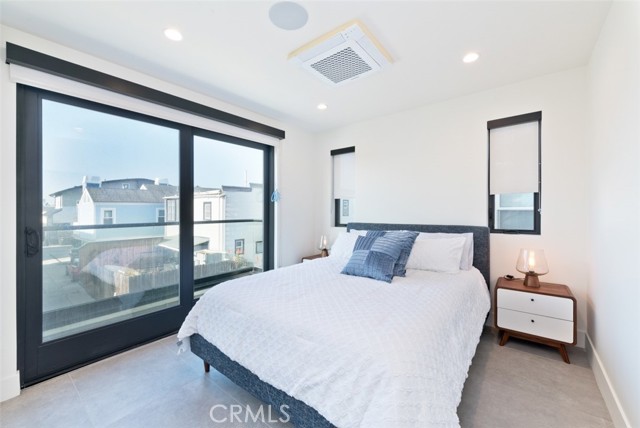 Detail Gallery Image 7 of 11 For 500 E Balboa Bld, Newport Beach,  CA 92661 - 3 Beds | 2 Baths