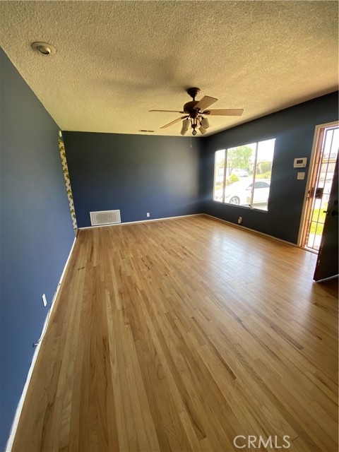 1134 E Highland Court, Ontario CA: https://media.crmls.org/medias/570c8aa5-99ec-4141-8638-4a98db945956.jpg