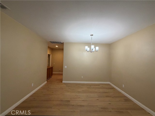 Detail Gallery Image 4 of 31 For 14651 Indian Wells, Victorville,  CA 92394 - 4 Beds | 3 Baths