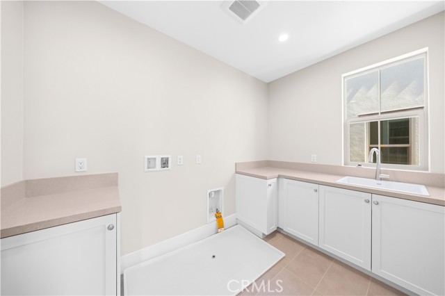 130 Mossvine, Irvine CA: https://media.crmls.org/medias/570d1b9a-98a1-4de0-8a6c-4a59021b2b81.jpg