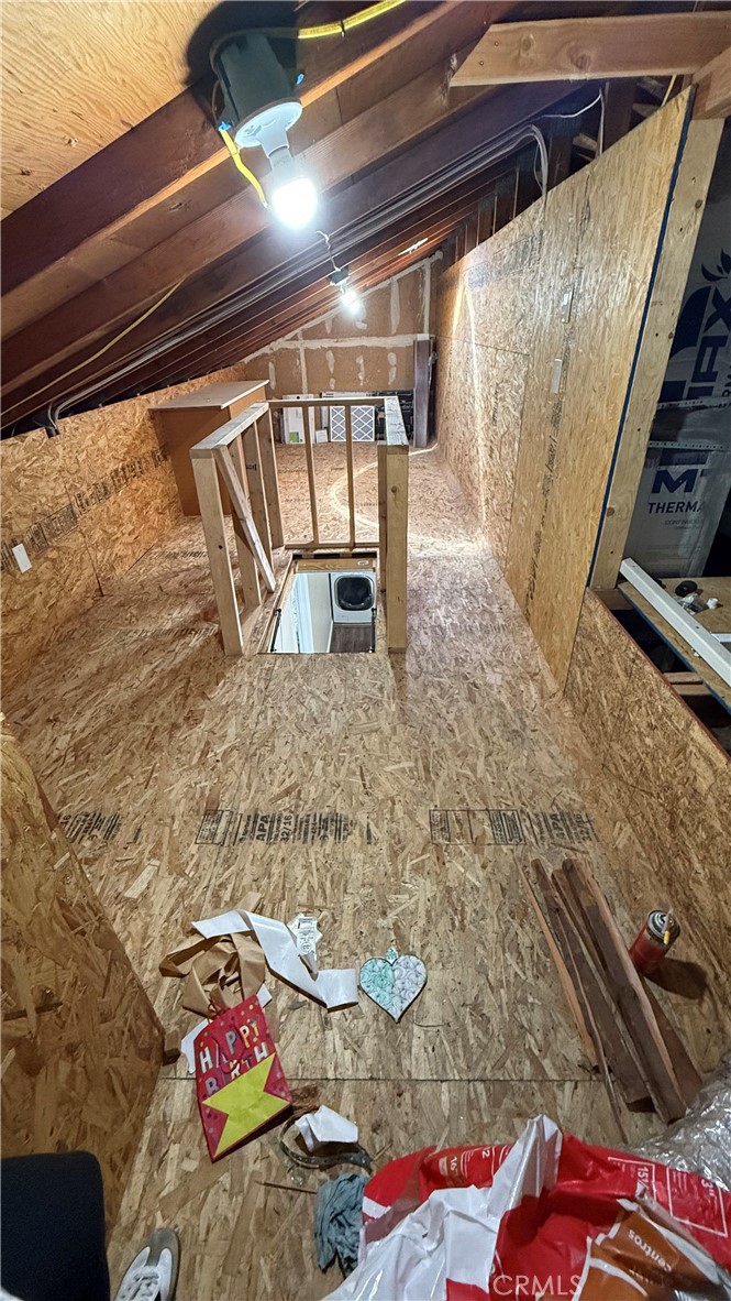 https://media.crmls.org/medias/570d3508-da45-460f-97b0-c30de1b919b5.jpg?preset=X-Large