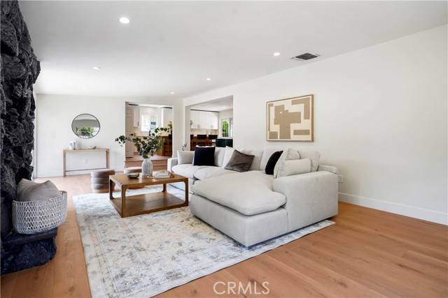 Detail Gallery Image 38 of 51 For 18324 Sylvan St, Tarzana,  CA 91335 - 4 Beds | 2 Baths
