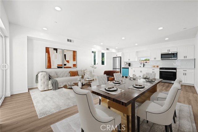 6704 1/2 Kester Avenue, Van Nuys CA: https://media.crmls.org/medias/570da794-e000-4730-9923-96665f5c3d25.jpg