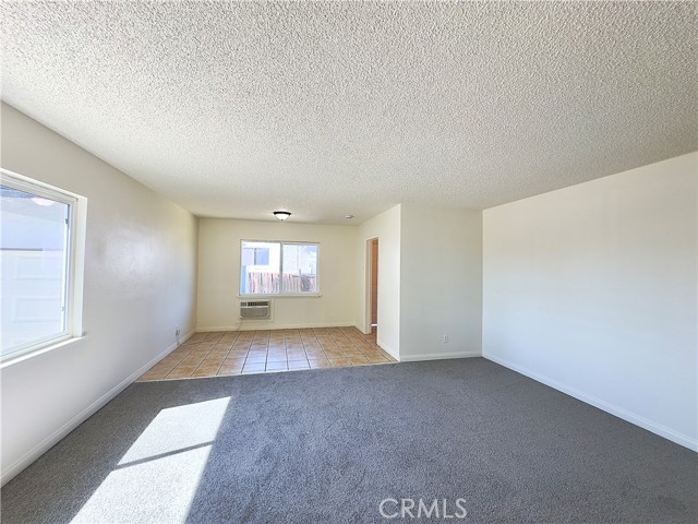 9459 Kaiser Avenue, Fontana CA: https://media.crmls.org/medias/570db4d8-657f-413d-8c04-729c95293bea.jpg