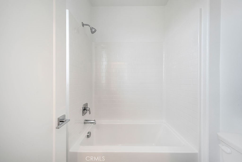 https://media.crmls.org/medias/570edee1-96e9-40e2-8663-666d2ca795bb.jpg?preset=X-Large