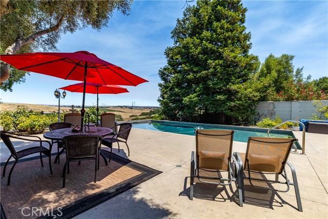 2045 Vista De La Vina, Templeton CA: https://media.crmls.org/medias/570f11d8-5ee6-4bee-a33e-960cd1f88c68.jpg