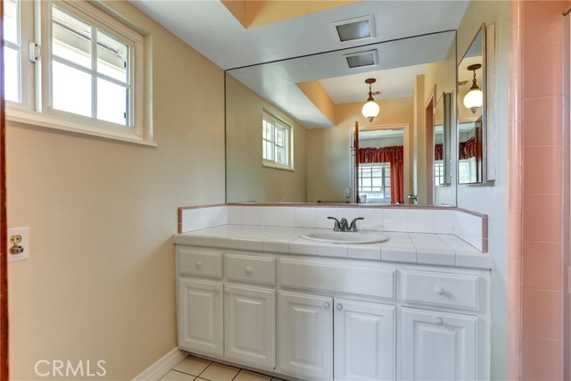 2307 Cameron Avenue, Covina CA: https://media.crmls.org/medias/570f3715-0fb4-4750-8e4f-b7a284e40991.jpg