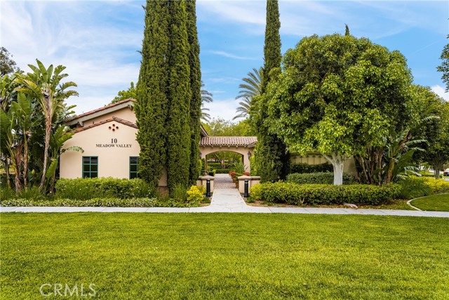 92 Chula Vista, Irvine CA: https://media.crmls.org/medias/571046bc-a66b-46a1-adea-87121a4f0ee5.jpg