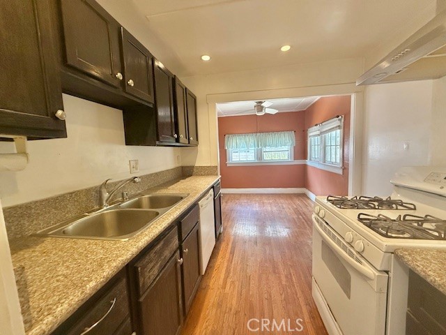 124 N Princeton Avenue, Fullerton CA: https://media.crmls.org/medias/5710c09b-2b90-402a-a780-5e92e0c90d8f.jpg