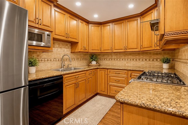 543 West Stocker Street, 14 photo 8