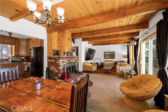 Detail Gallery Image 8 of 42 For 39563 Raccoon Dr, Fawnskin,  CA 92333 - 2 Beds | 2 Baths