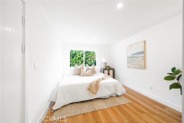 957 S Gramercy Drive, Los Angeles CA: https://media.crmls.org/medias/5712b361-e489-49ed-a62a-390b92227f15.jpg