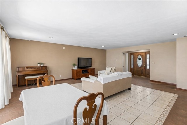 Detail Gallery Image 4 of 35 For 9370 Dorrington, Arleta,  CA 91331 - 3 Beds | 2 Baths