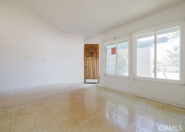 72376 Sunnyslope Drive, 29 Palms CA: https://media.crmls.org/medias/5712eb82-ffd0-4ced-96b5-907e37d261f2.jpg
