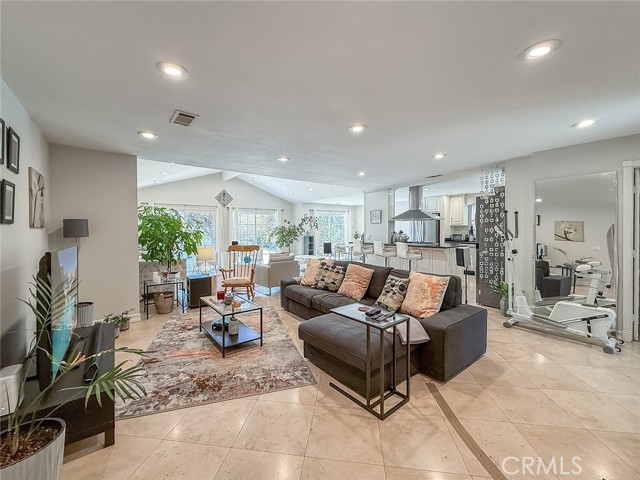 24017 Sylvan Street, Woodland Hills CA: https://media.crmls.org/medias/5713523c-69c0-4f61-a708-cdd614fcbba0.jpg