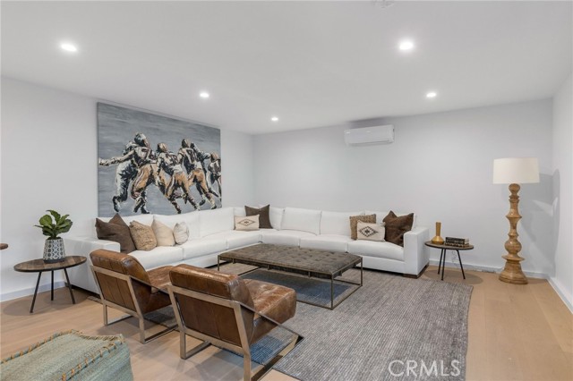 Detail Gallery Image 39 of 45 For 5537 Sunnyslope Ave, Sherman Oaks,  CA 91401 - 4 Beds | 4/1 Baths