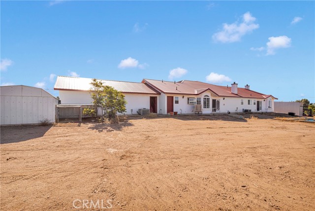 8381 White Road, Phelan CA: https://media.crmls.org/medias/57152848-c91d-46db-b34f-cbb829d6063a.jpg