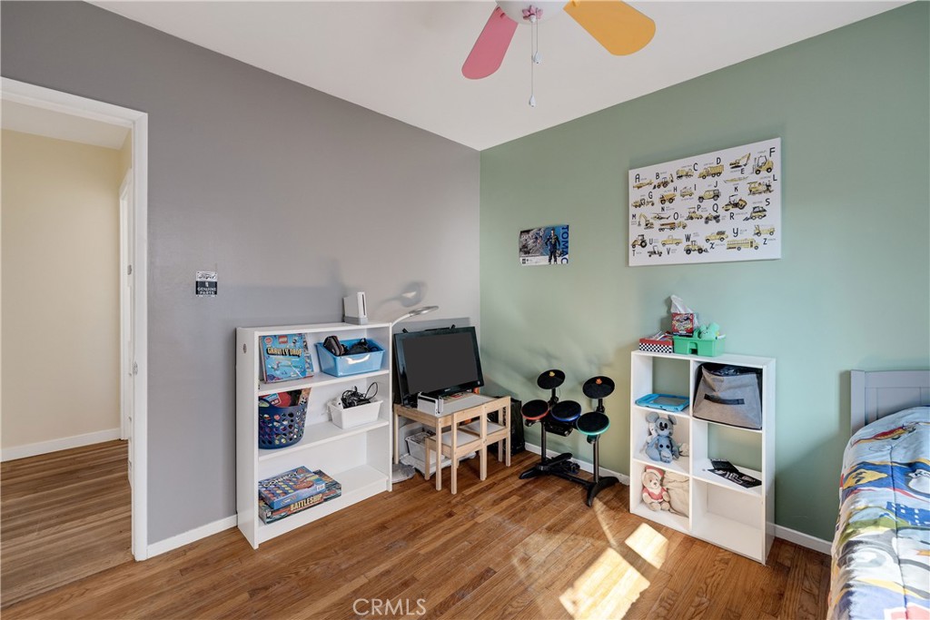https://media.crmls.org/medias/5715be38-8636-4b15-a779-5546da592760.jpg?preset=X-Large