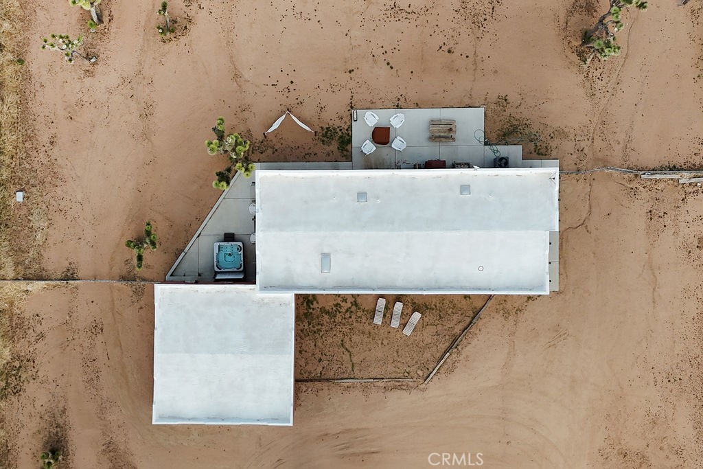 https://media.crmls.org/medias/5716d261-91b2-4fac-b14e-09c9482b0404.jpg?preset=X-Large
