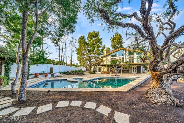 23216 Park Esperanza, Calabasas CA: https://media.crmls.org/medias/5716f4ee-c897-49c6-9915-91f0ee1821e4.jpg