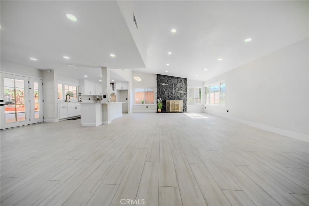 https://media.crmls.org/medias/57175cd0-4c3f-4451-862c-840534f25fd1.jpg?preset=X-Large