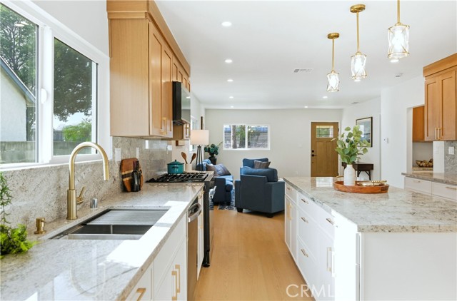 Detail Gallery Image 10 of 51 For 5104 8th Ave, Los Angeles,  CA 90043 - 4 Beds | 3 Baths